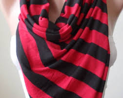 Strip infinity red and black scarf